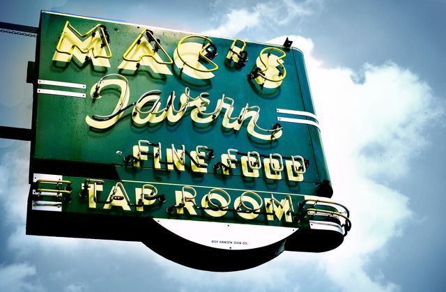 Mac's Tavern